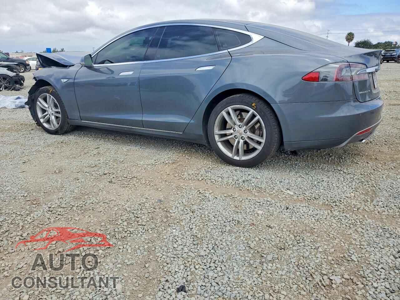 TESLA MODEL S 2013 - 5YJSA1CN6DFP27377