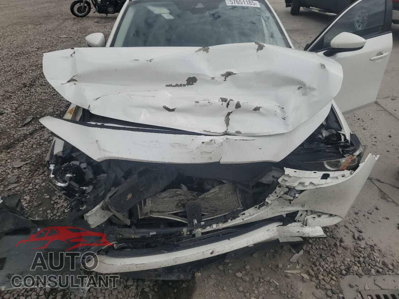 MAZDA 3 2019 - JM1BPACLXK1110986