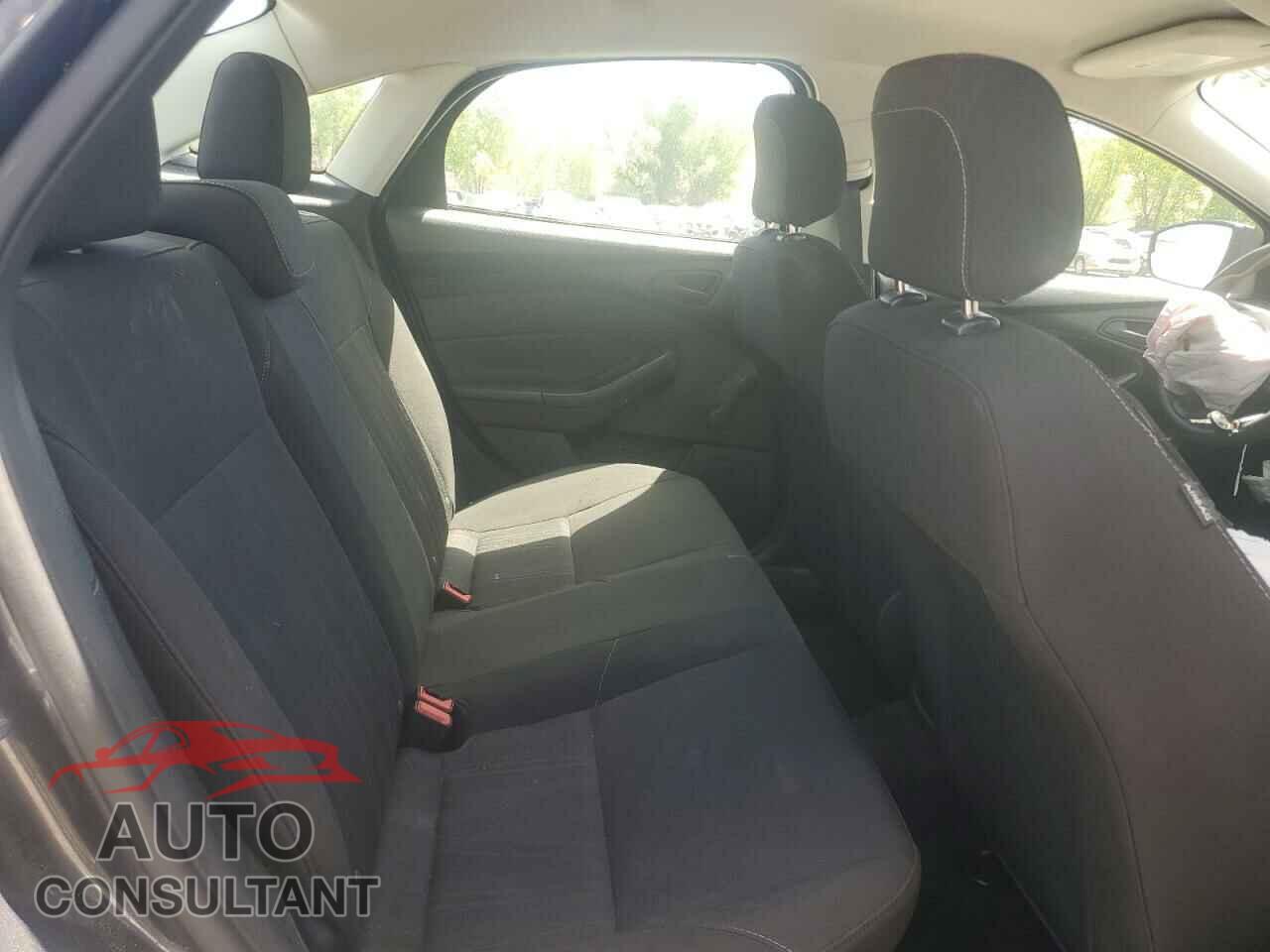 FORD FOCUS 2017 - 1FADP3E28HL254385