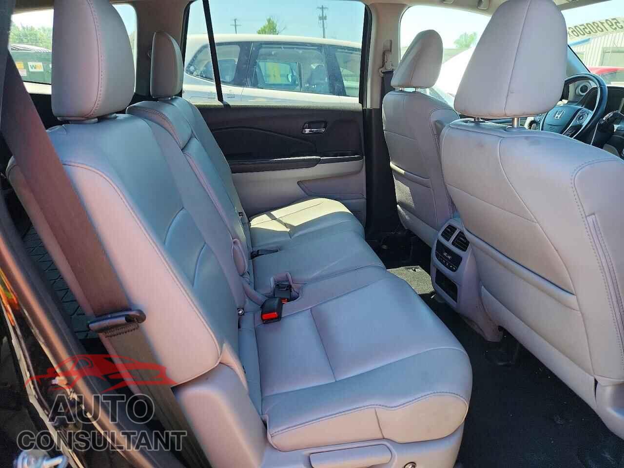 HONDA PILOT 2017 - 5FNYF6H5XHB061289