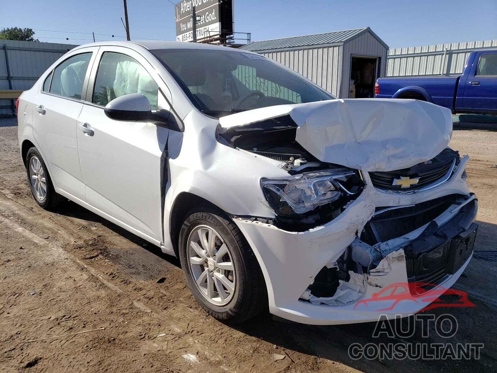 CHEVROLET SONIC 2018 - 1G1JD5SH6J4107436