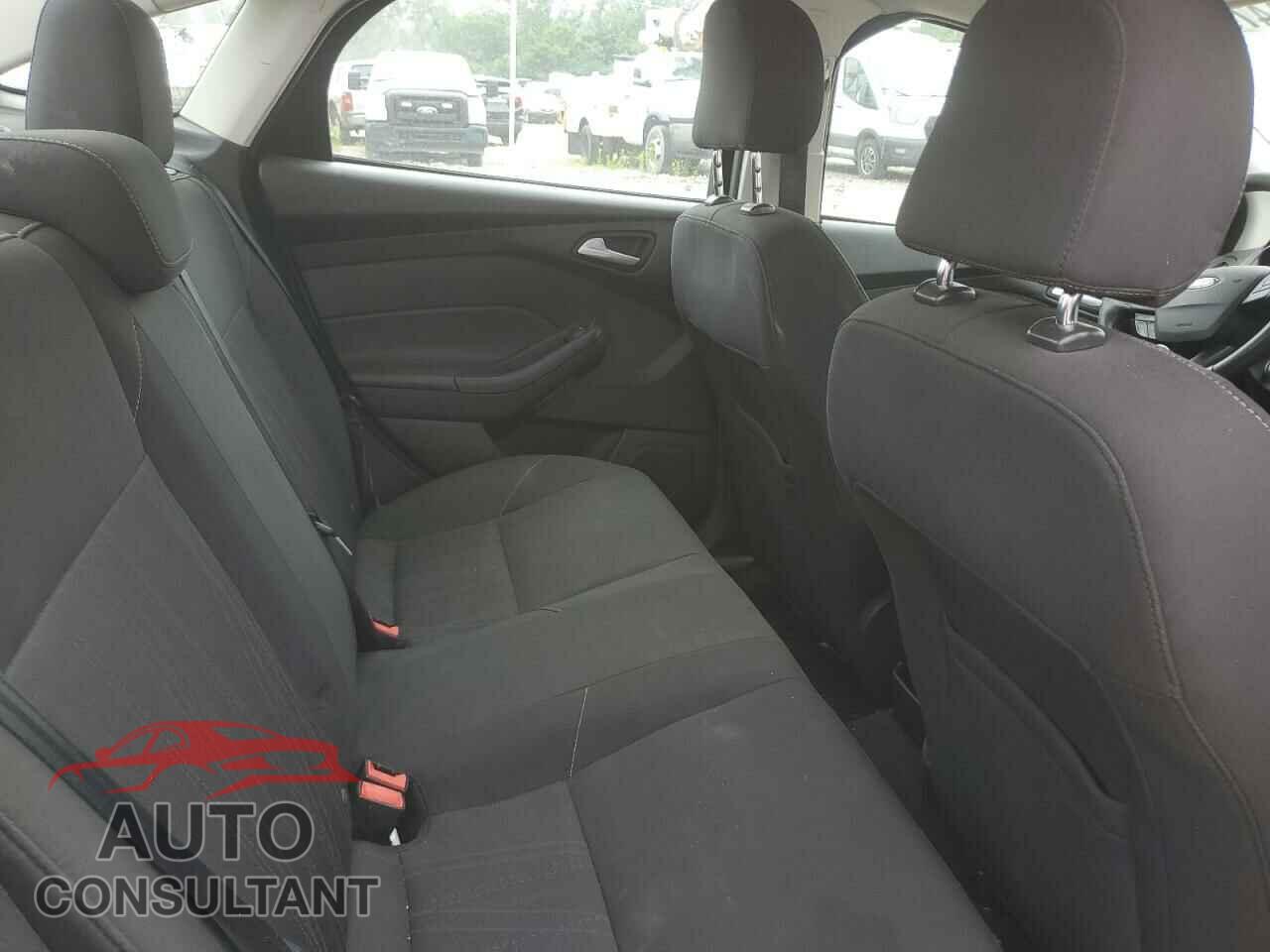FORD FOCUS 2017 - 1FADP3F21HL219573