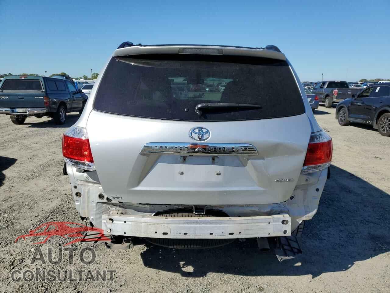 TOYOTA HIGHLANDER 2013 - 5TDBK3EH8DS248924