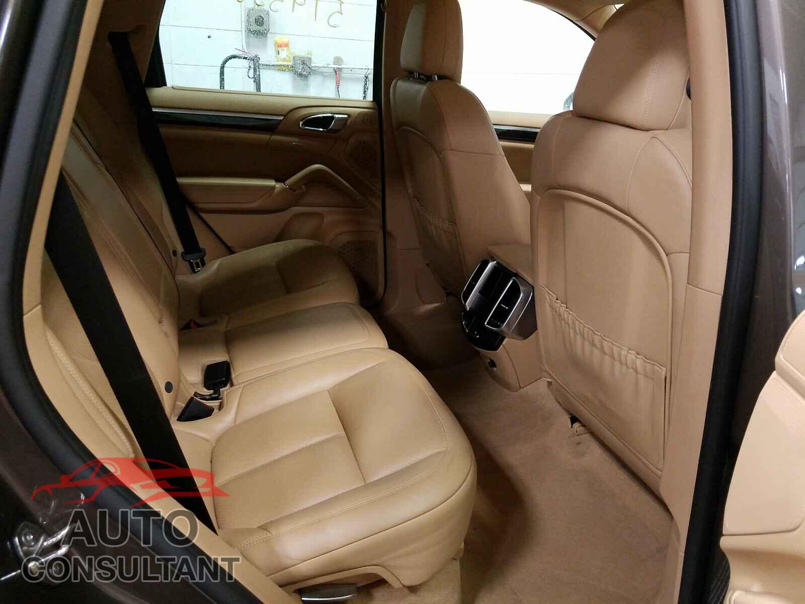 PORSCHE CAYENNE 2016 - WP1AA2A28GKA09247