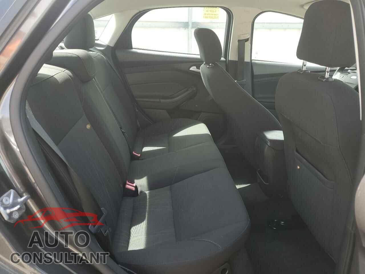 FORD FOCUS 2015 - 1FADP3F27FL381074