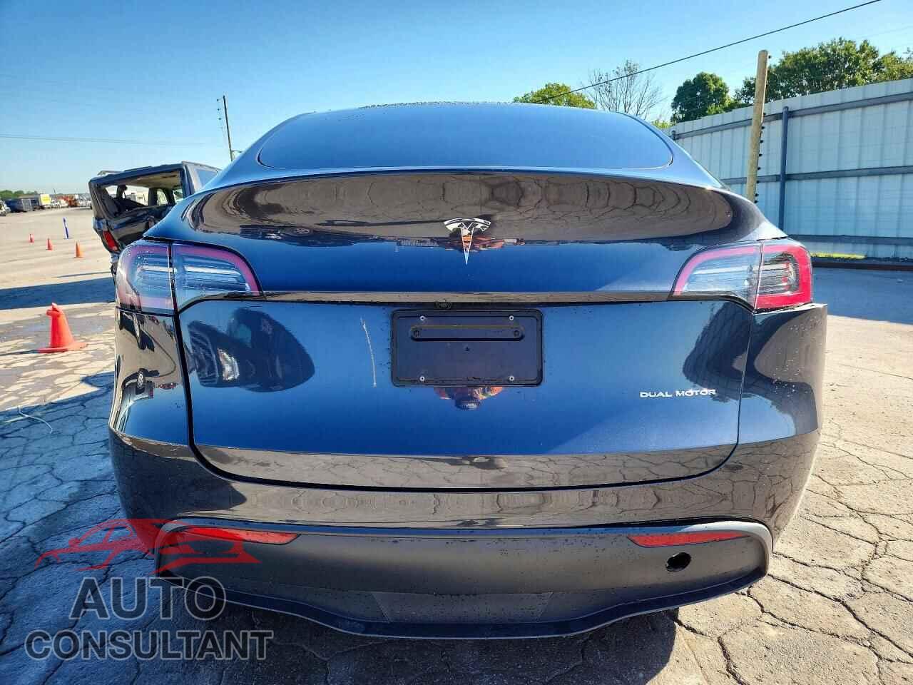 TESLA MODEL Y 2024 - 7SAYGDEE9RF994045