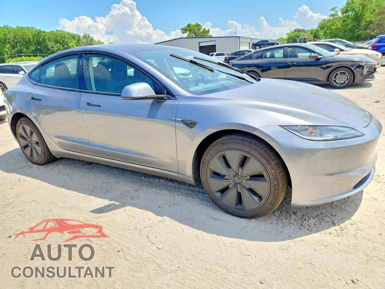 TESLA MODEL 3 2025 - 5YJ3E1EA7SF028775