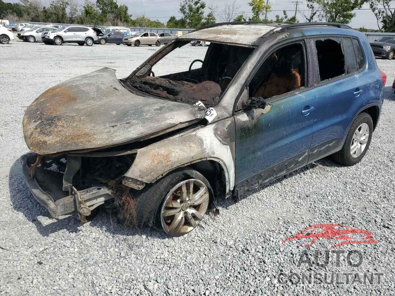 VOLKSWAGEN TIGUAN 2017 - WVGAV7AX9HK040793