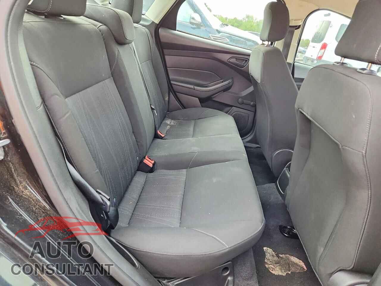 FORD FOCUS 2015 - 1FADP3E20FL297745