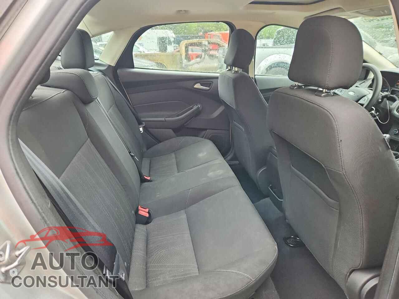 FORD FOCUS 2016 - 1FADP3F2XGL389431