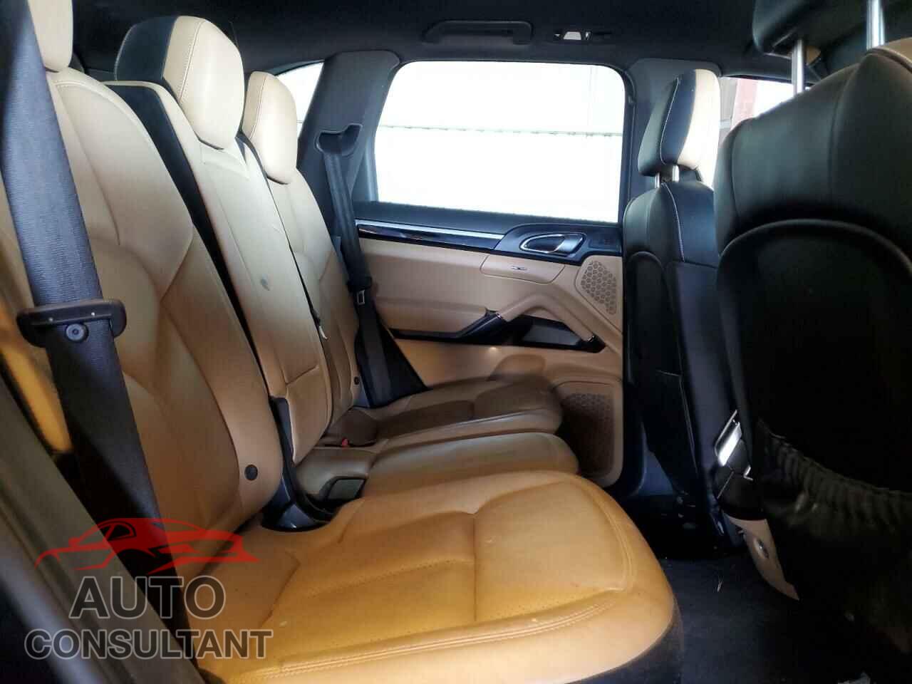 PORSCHE CAYENNE 2015 - WP1AF2A27FLA30858