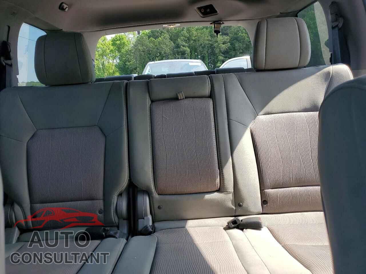 HONDA PILOT 2015 - 5FNYF3H32FB013554