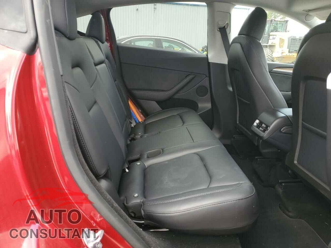 TESLA MODEL Y 2024 - 7SAYGDEE3RF196043