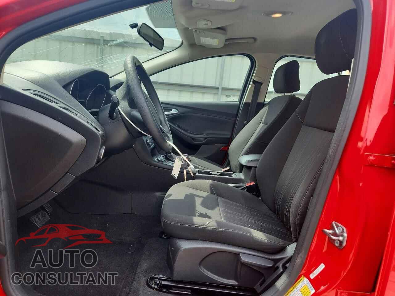 FORD FOCUS 2017 - 1FADP3F23HL312112