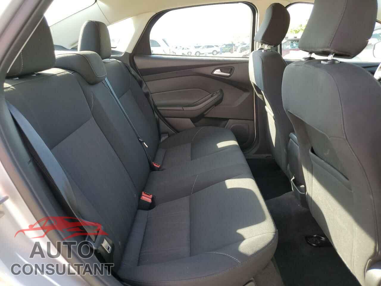 FORD FOCUS 2017 - 1FADP3F29HL339332
