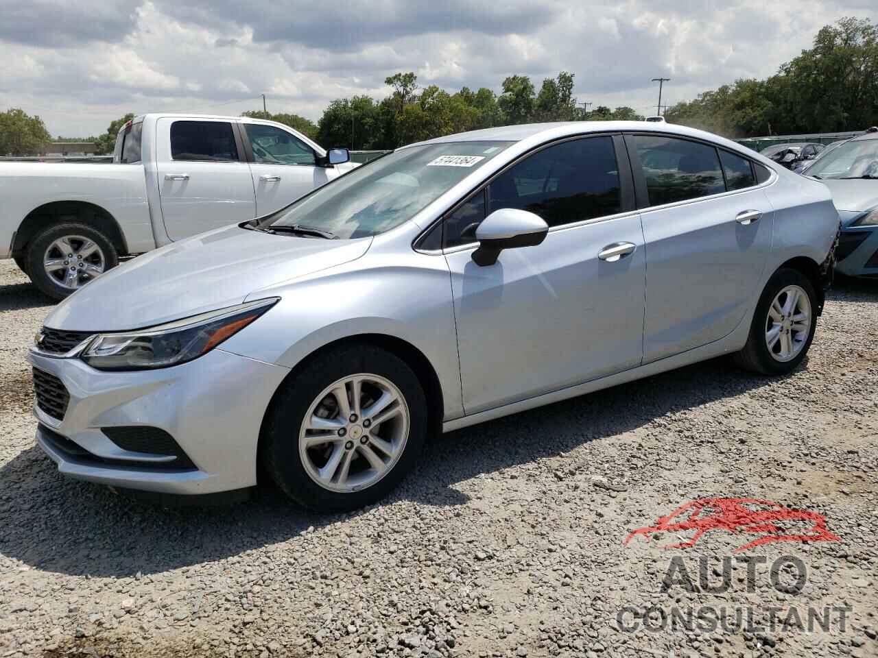 CHEVROLET CRUZE 2018 - 1G1BE5SM0J7213877