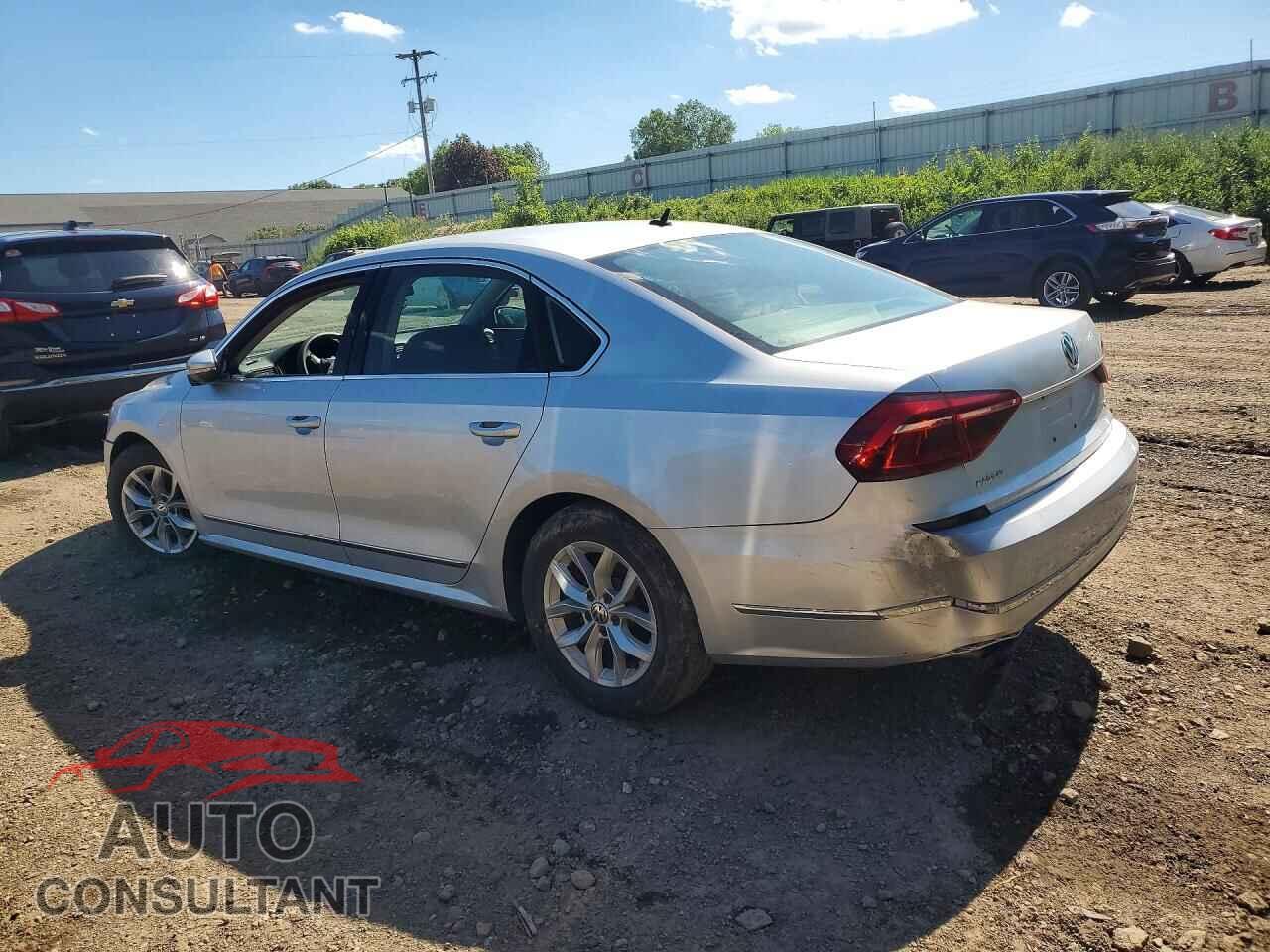 VOLKSWAGEN PASSAT 2017 - 1VWAT7A32HC057854