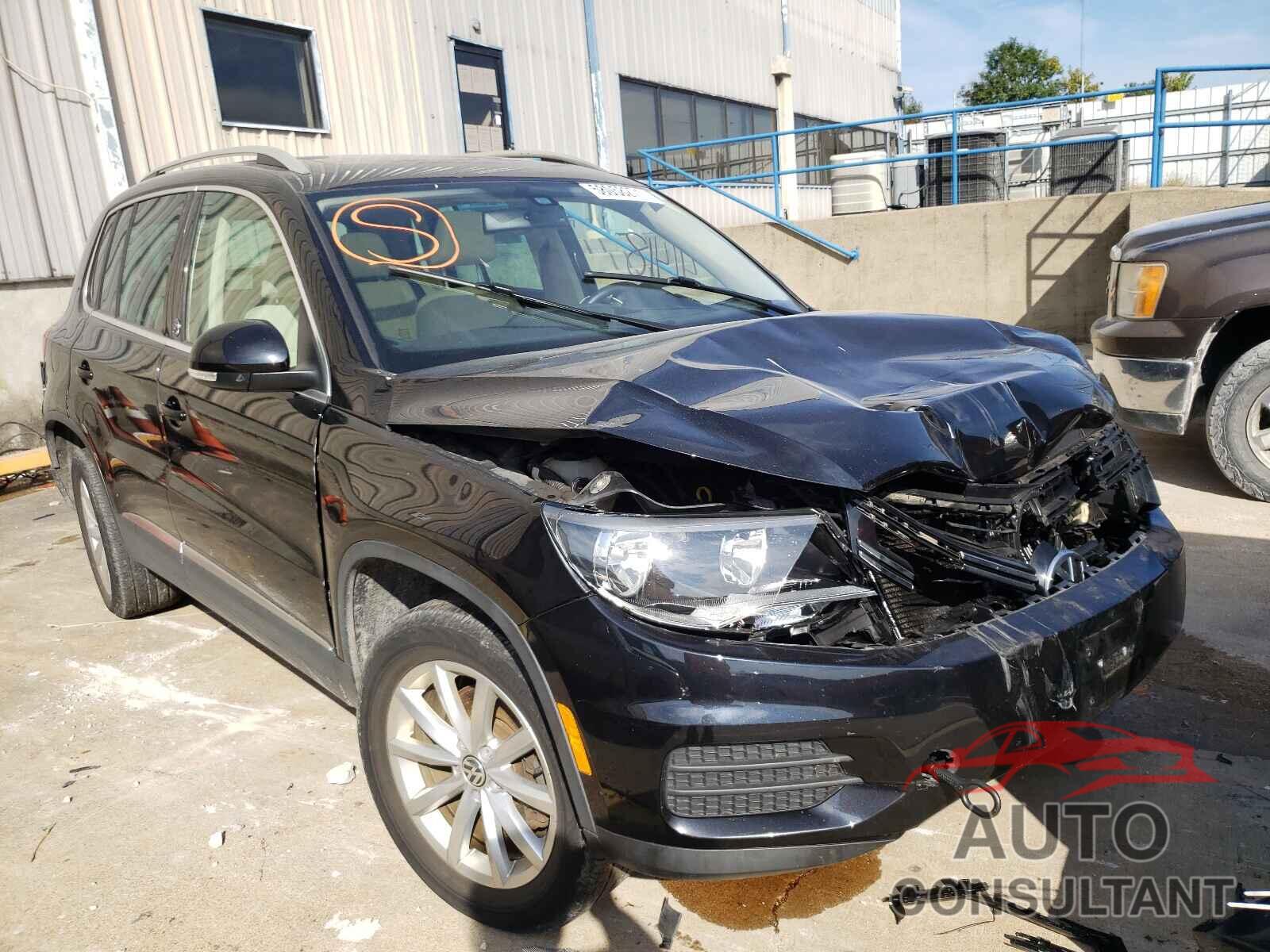 VOLKSWAGEN TIGUAN 2017 - WVGRV7AX8HK033479