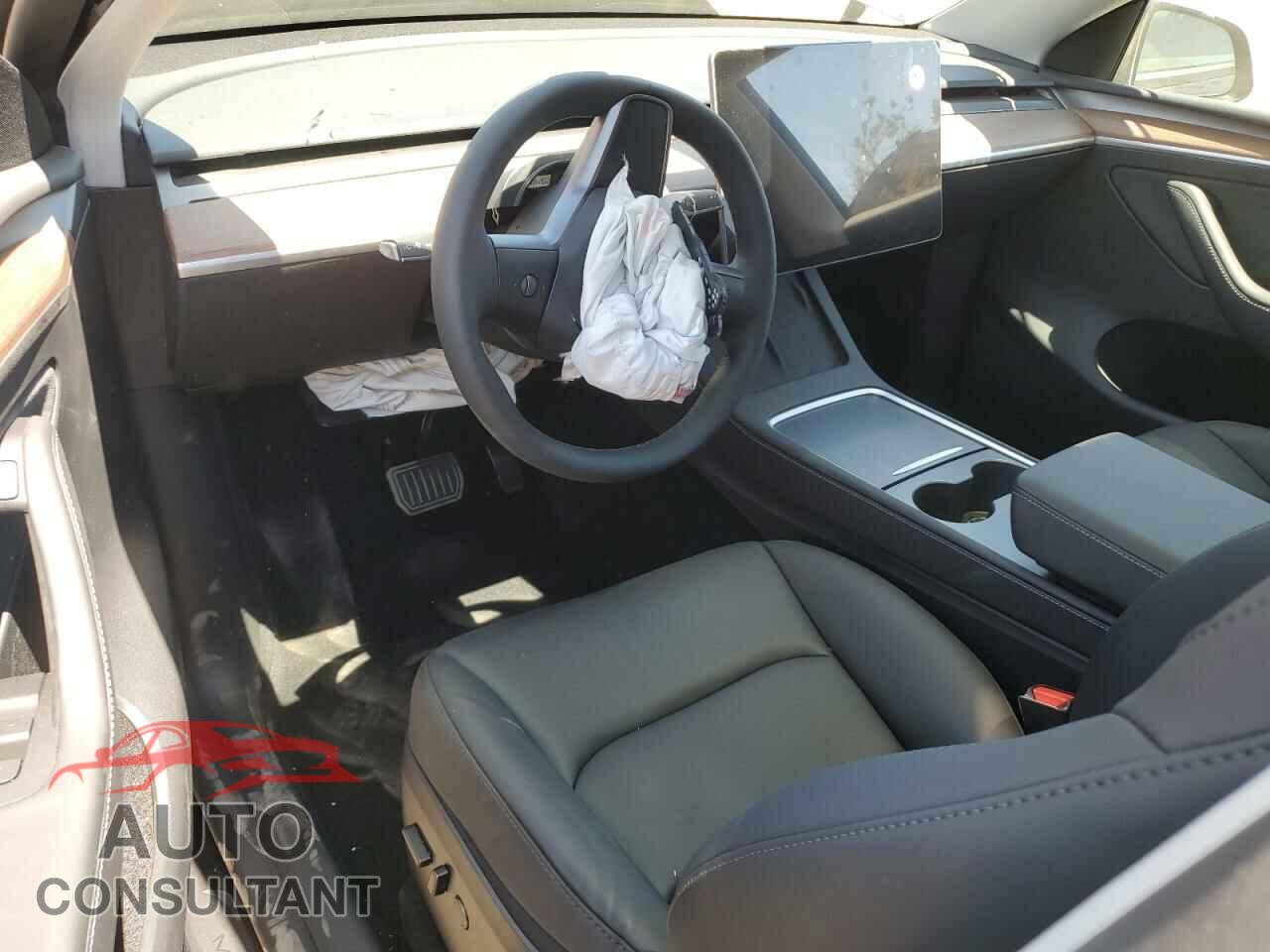 TESLA MODEL Y 2024 - 7SAYGDEE7RF069926
