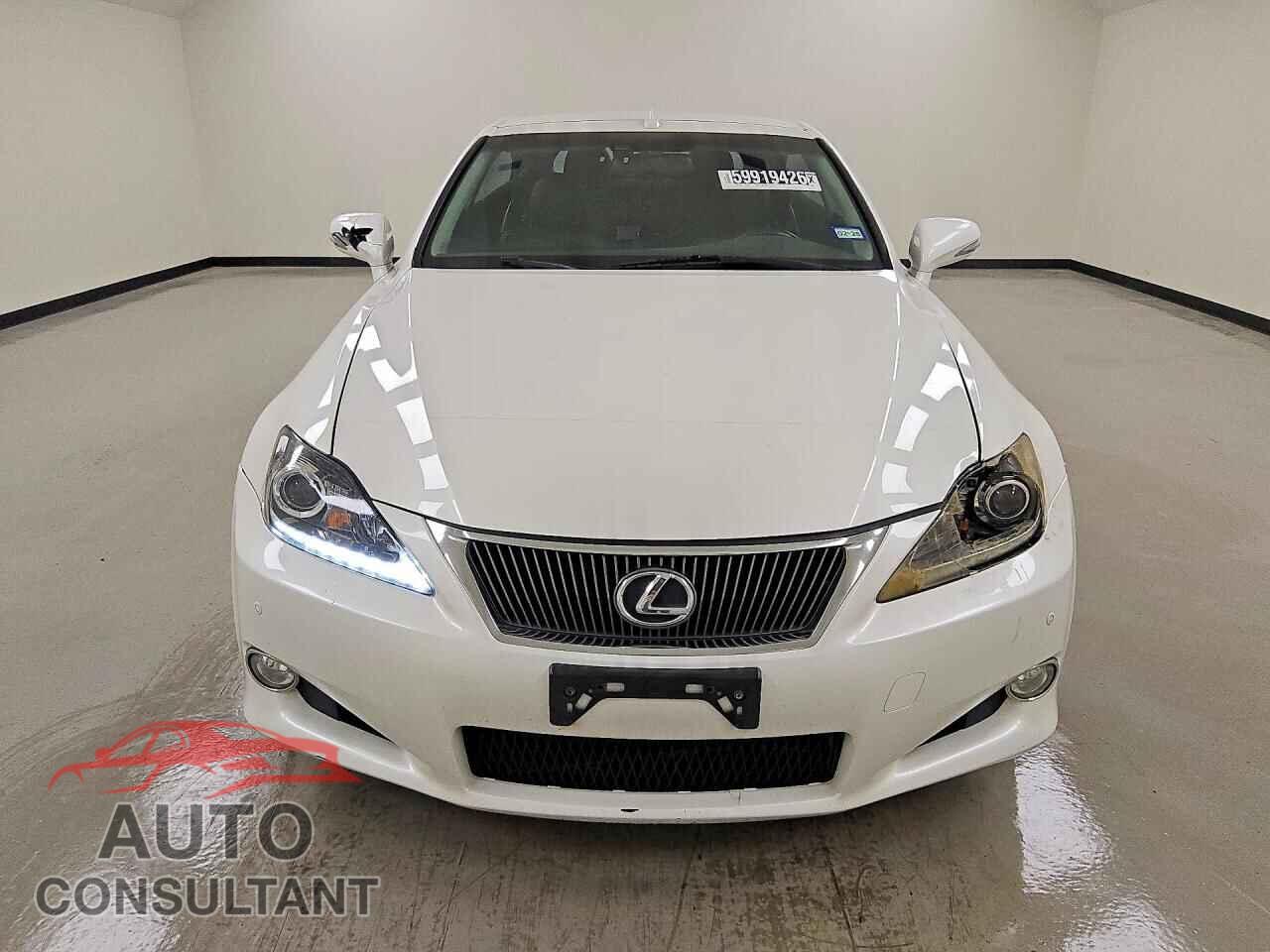 LEXUS IS 2015 - JTHFF2C27F2533136