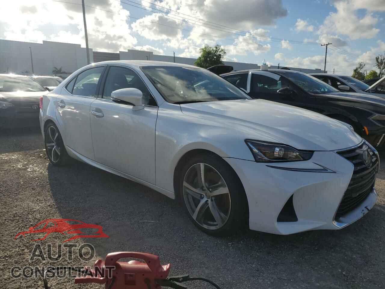 LEXUS IS 2018 - JTHC81D25J5033652