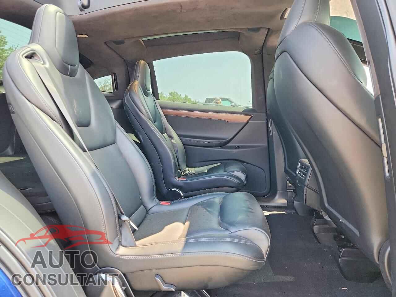 TESLA MODEL X 2020 - 5YJXCBE2XLF233529