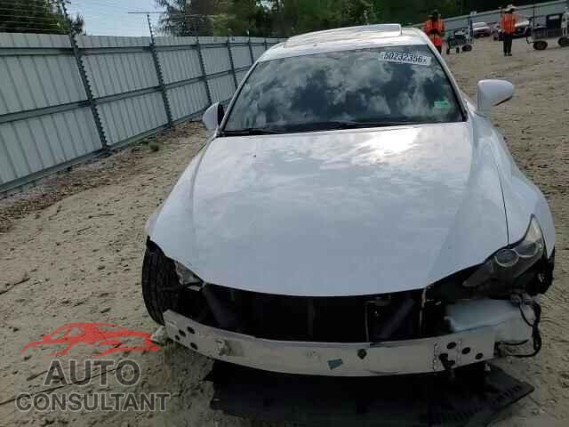 LEXUS IS 2015 - JTHBF1D29F5052553