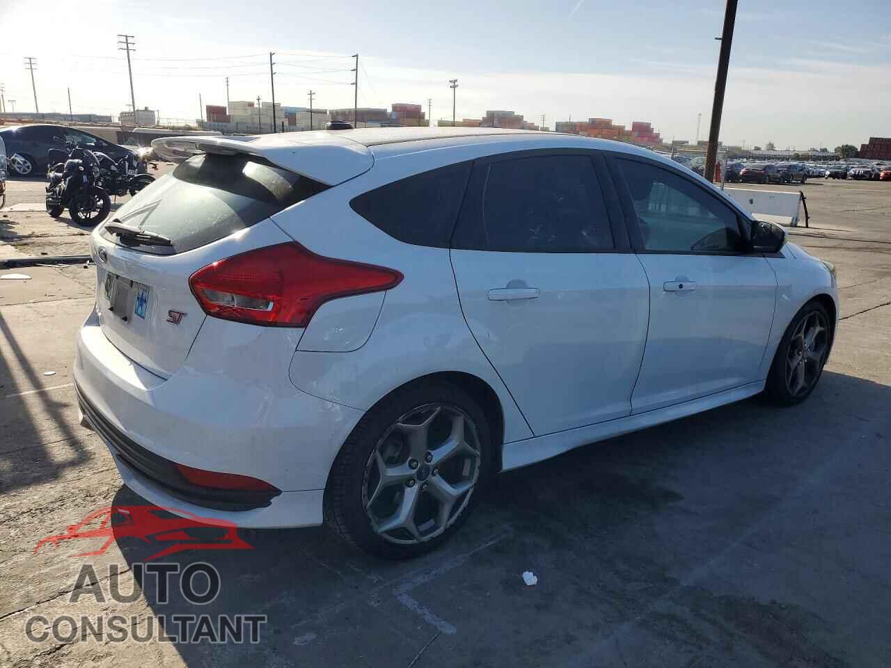 FORD FOCUS 2015 - 1FADP3L98FL262158