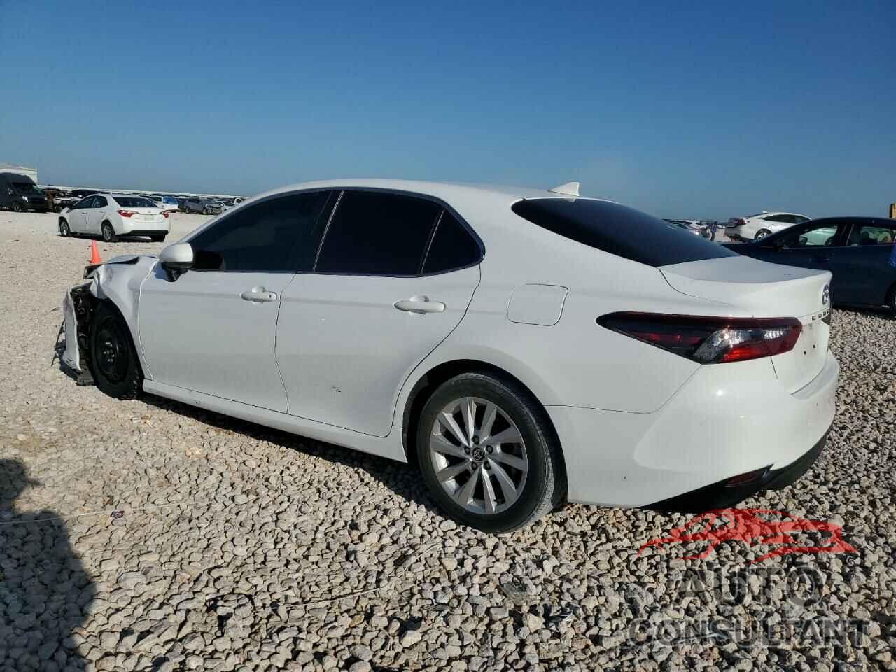 TOYOTA CAMRY 2022 - 4T1C11AK2NU679006