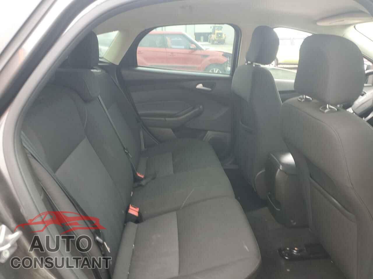 FORD FOCUS 2015 - 1FADP3K23FL384625