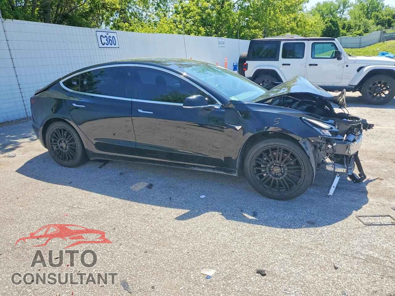 TESLA MODEL 3 2018 - 5YJ3E1EAXJF033709