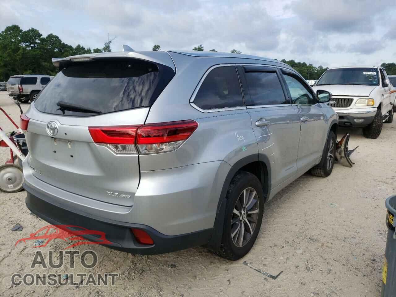 TOYOTA HIGHLANDER 2018 - 5TDJZRFH8JS532140