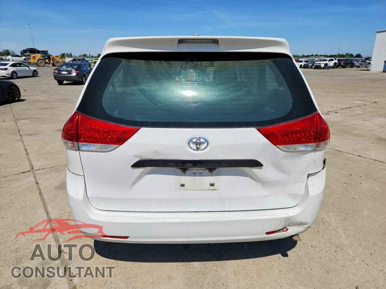 TOYOTA SIENNA 2013 - 5TDZK3DC8DS350602