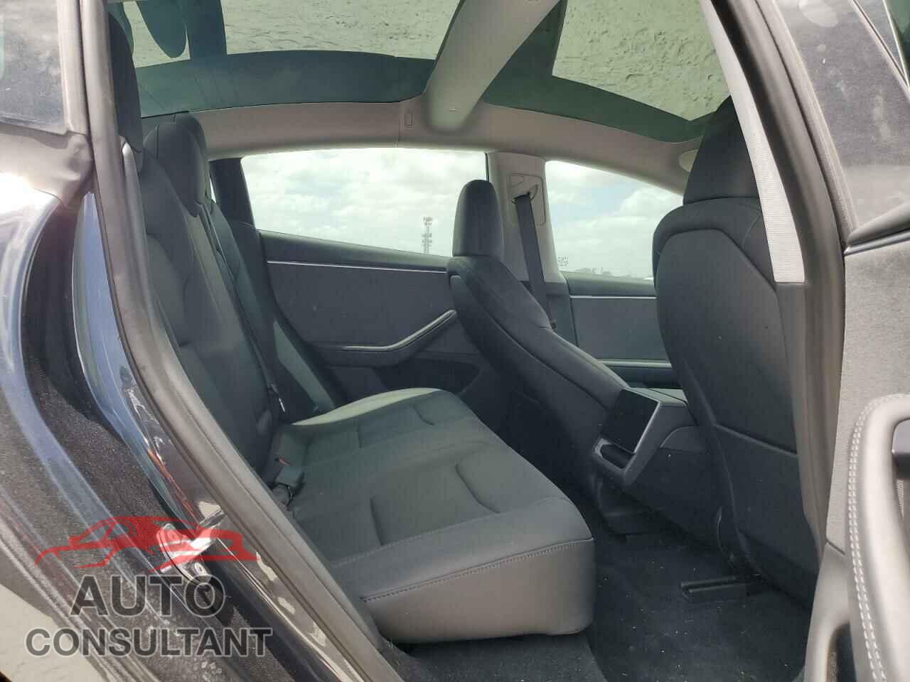 TESLA MODEL 3 2025 - 5YJ3E1EA0SF935156