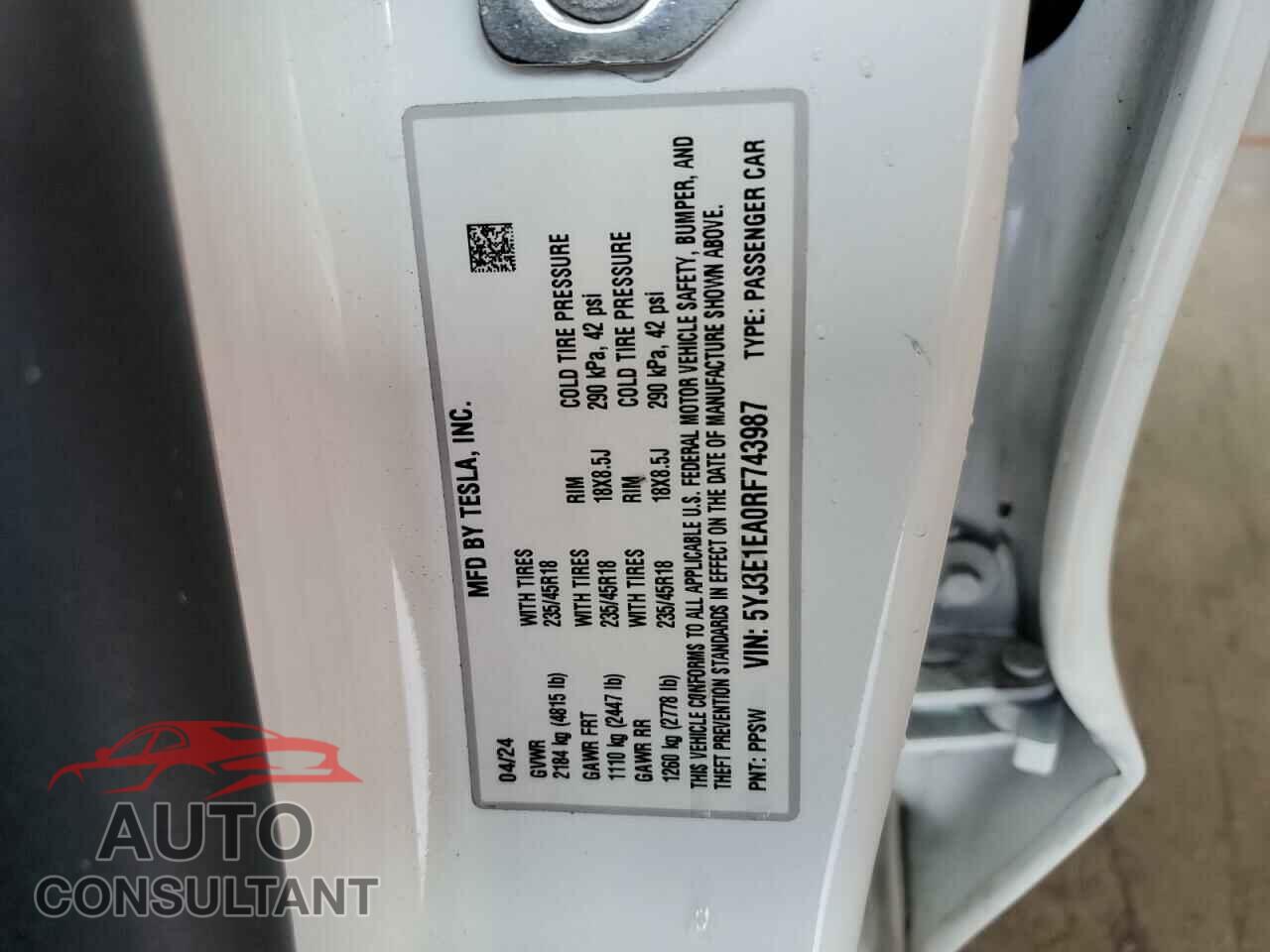 TESLA MODEL 3 2024 - 5YJ3E1EA0RF743987