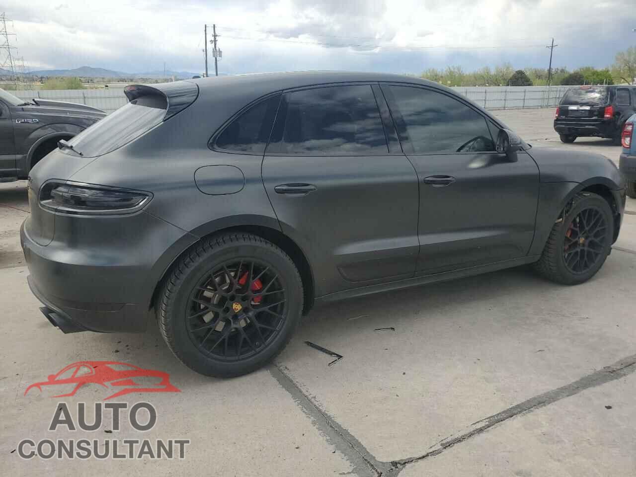 PORSCHE MACAN 2018 - WP1AG2A5XJLB62156