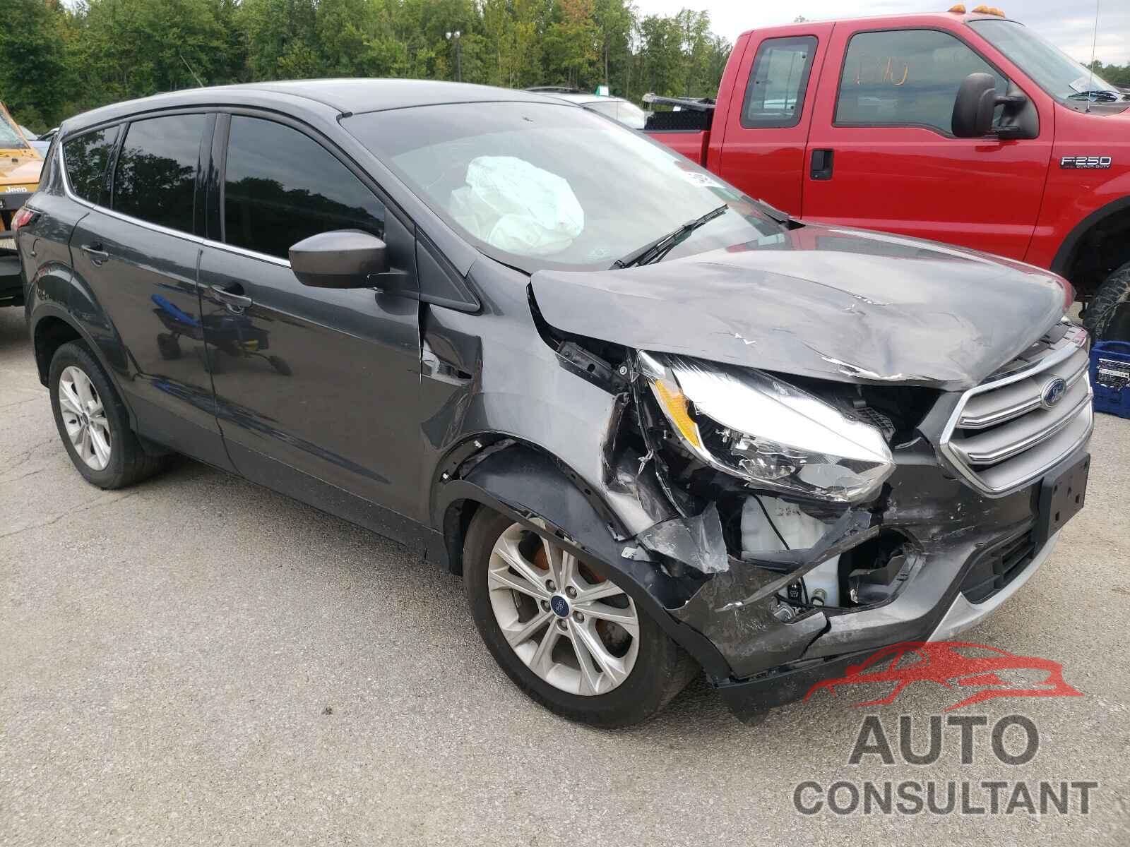 FORD ESCAPE 2017 - 1FMCU0GD3HUC85853