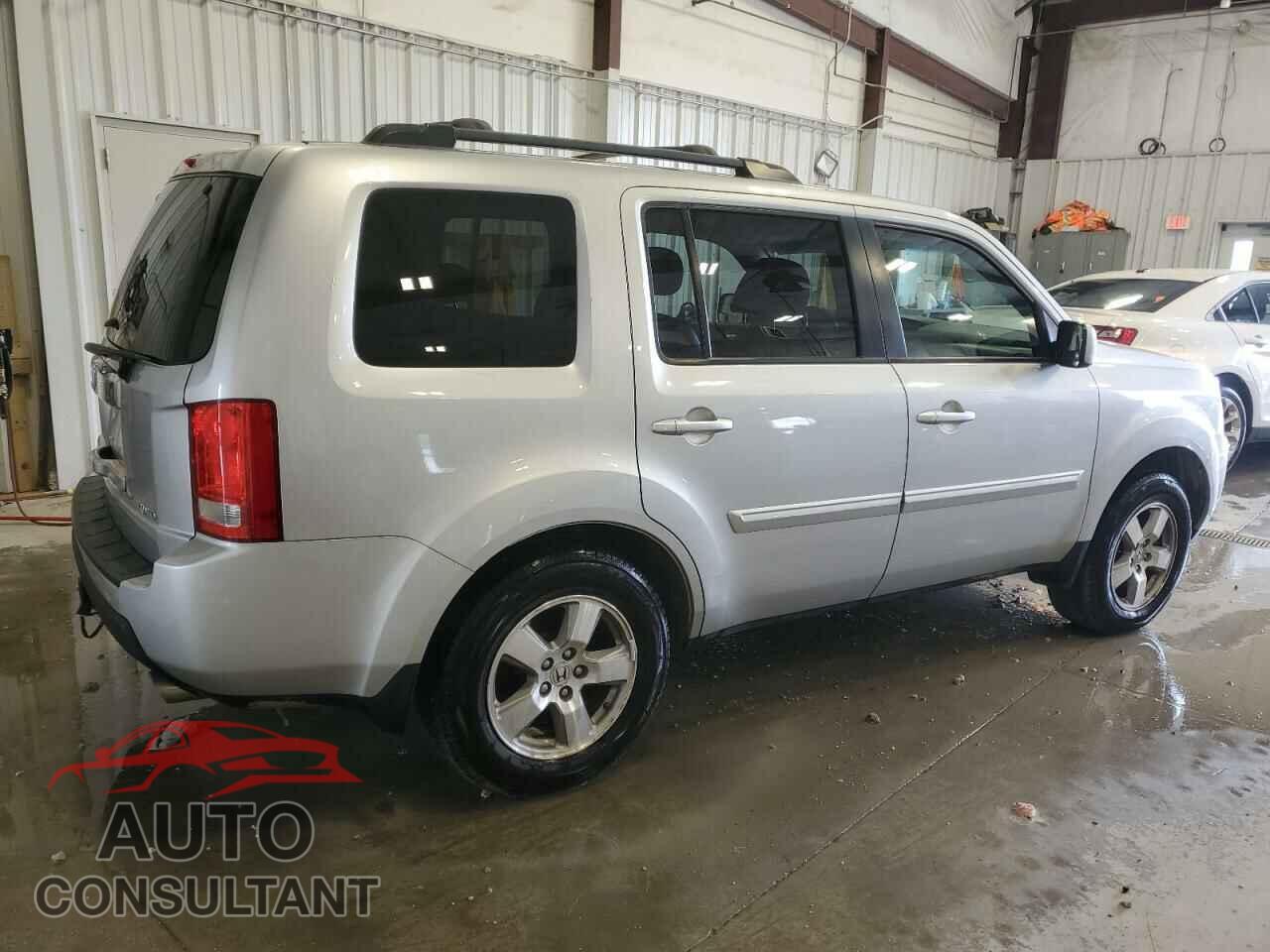 HONDA PILOT 2011 - 5FNYF4H5XBB043015