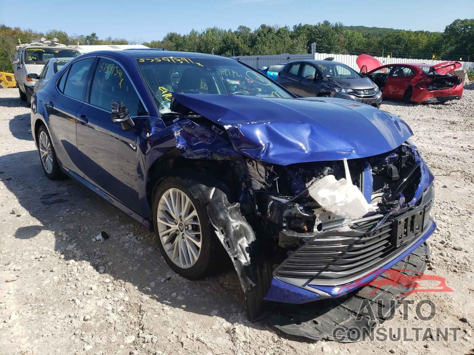TOYOTA CAMRY 2018 - 4T1B11HK5JU554058