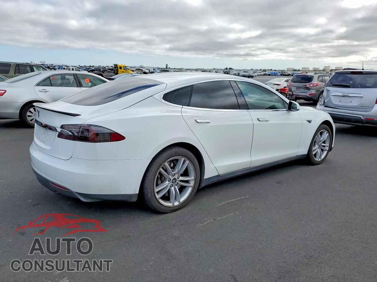 TESLA MODEL S 2013 - 5YJSA1DN0DFP05907