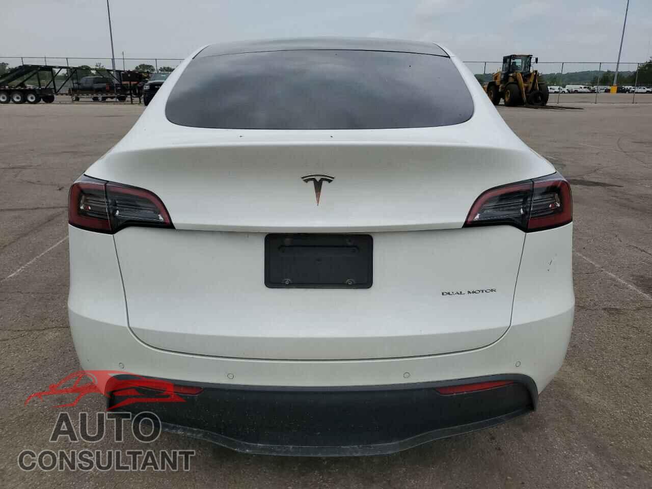TESLA MODEL Y 2021 - 5YJYGAEE3MF188366