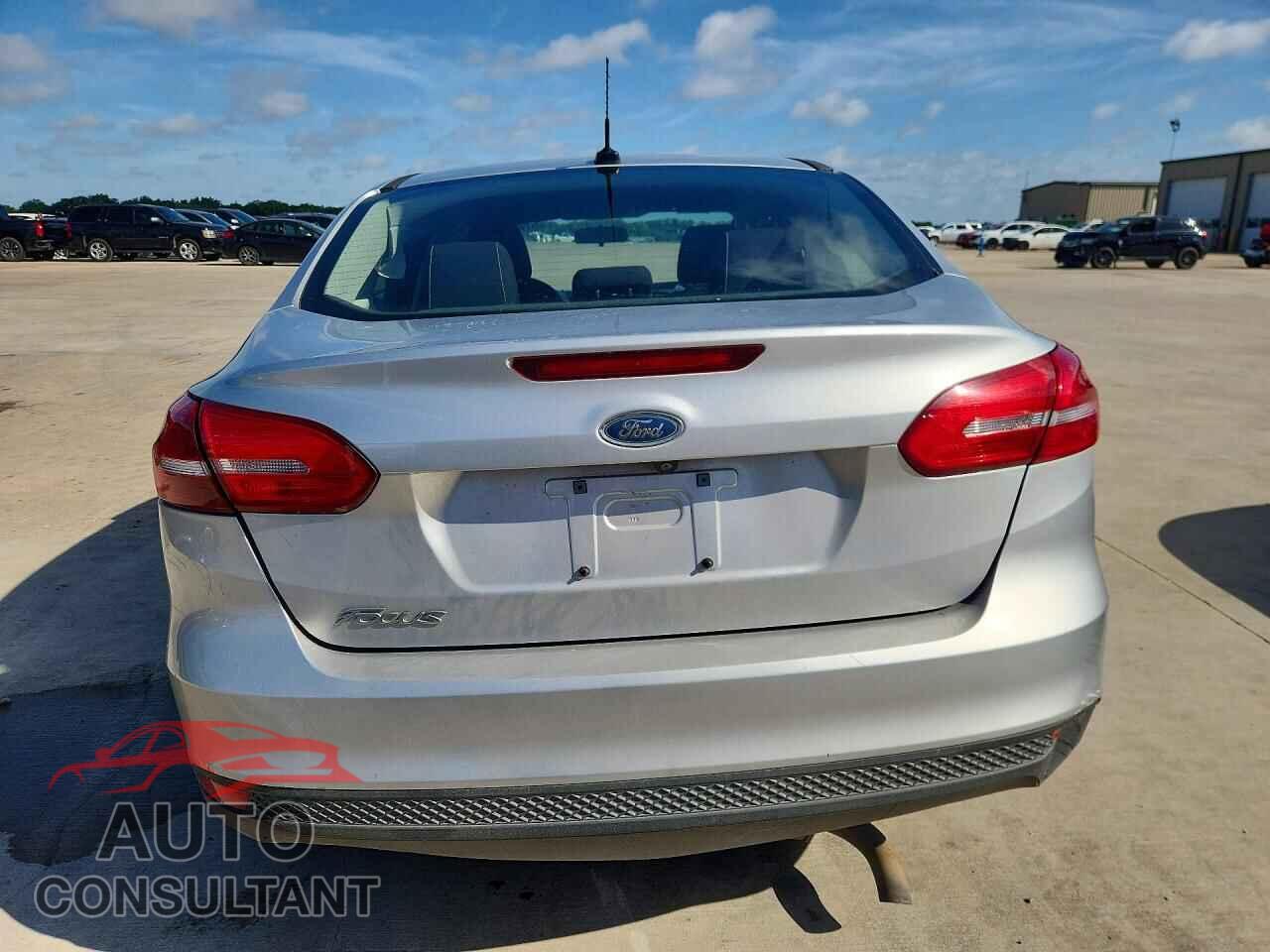 FORD FOCUS 2017 - 1FADP3E23HL204526