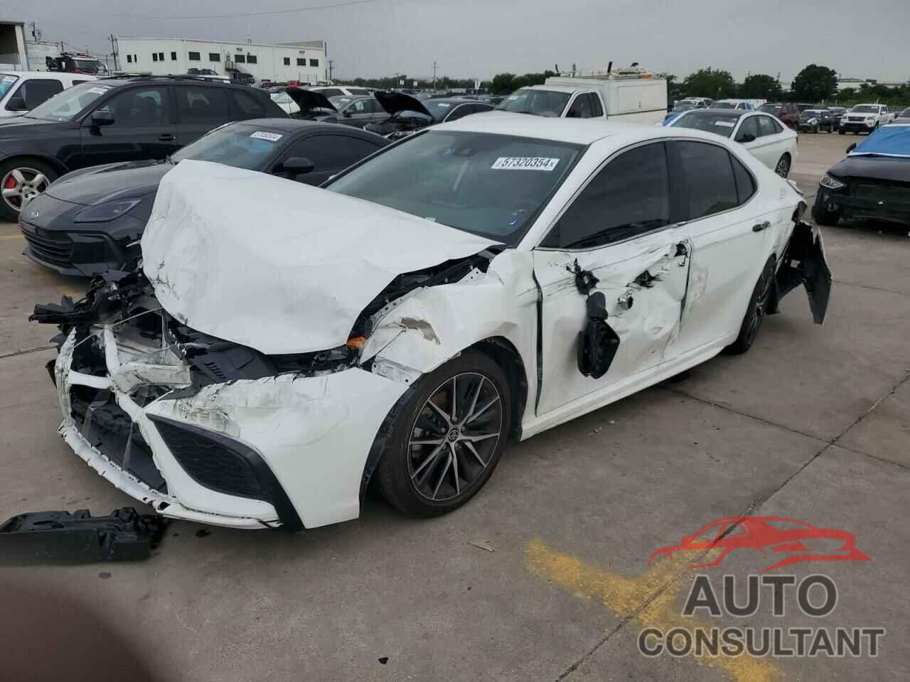 TOYOTA CAMRY 2021 - 4T1G11AK4MU451167