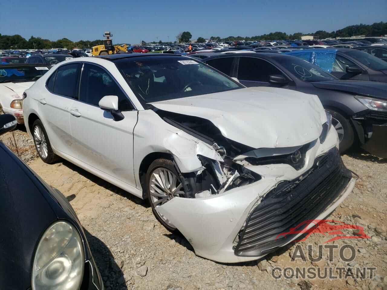 TOYOTA CAMRY 2018 - 4T1B11HK1JU034052