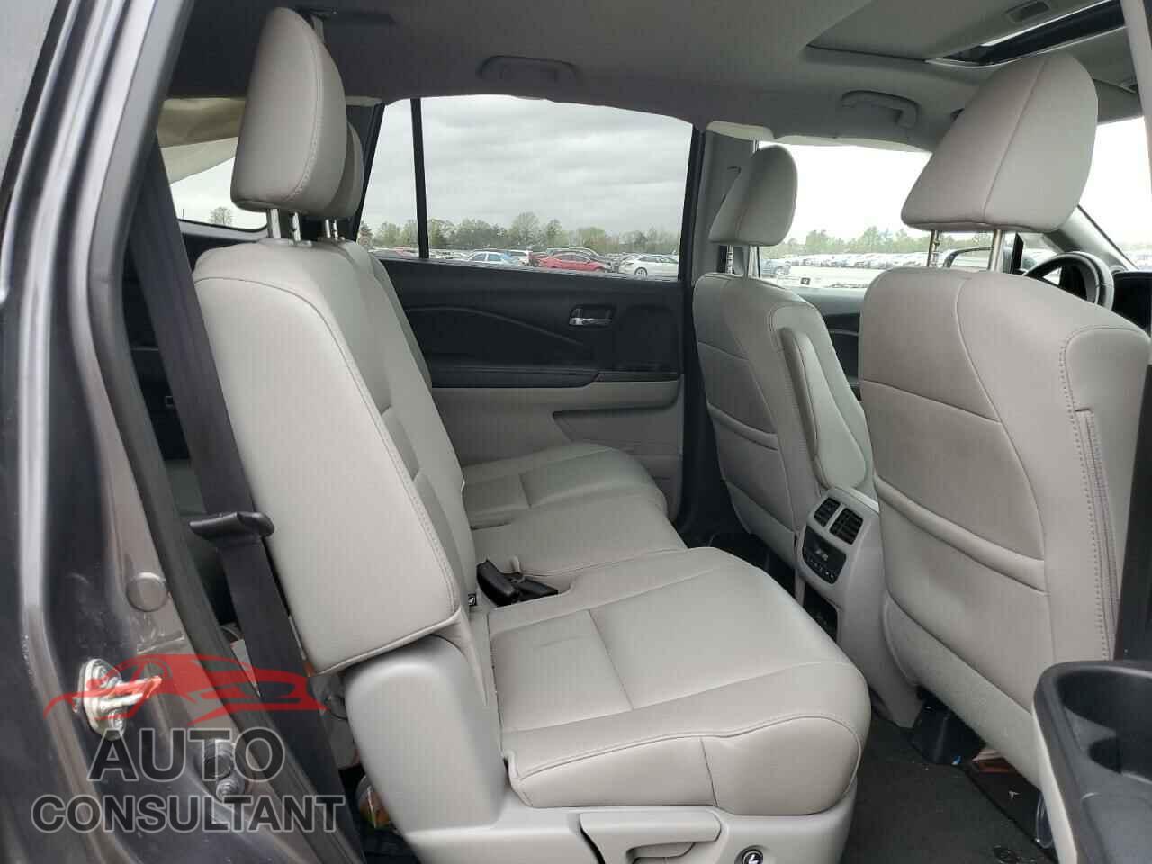 HONDA PILOT 2017 - 5FNYF6H52HB002530
