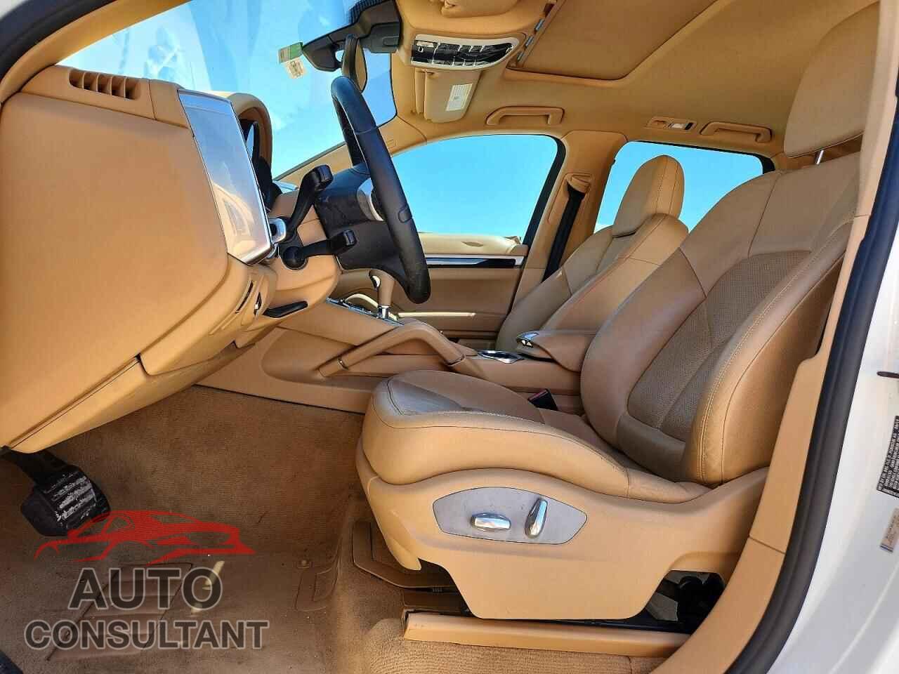 PORSCHE CAYENNE 2016 - WP1AA2A23GKA08605