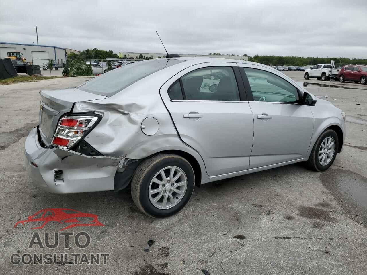 CHEVROLET SONIC 2017 - 1G1JD5SH3H4101006