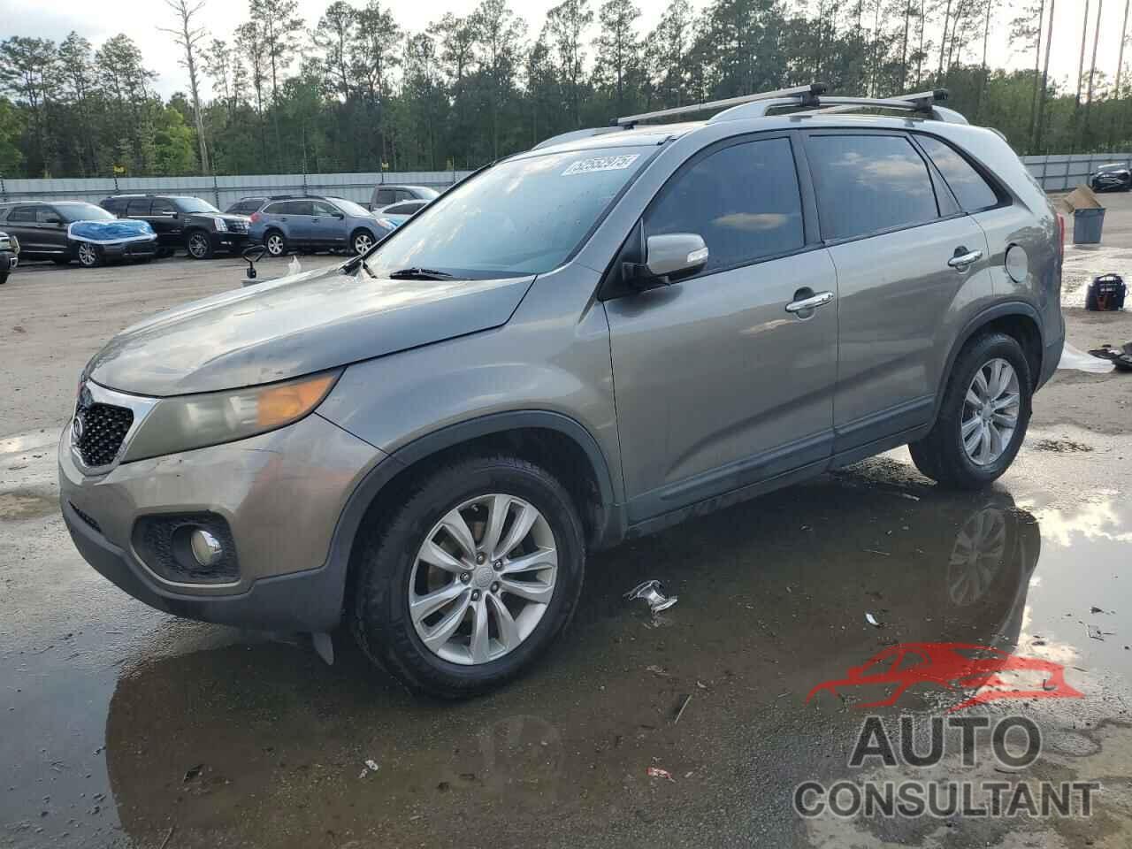 KIA SORENTO 2011 - 5XYKU4A21BG001725