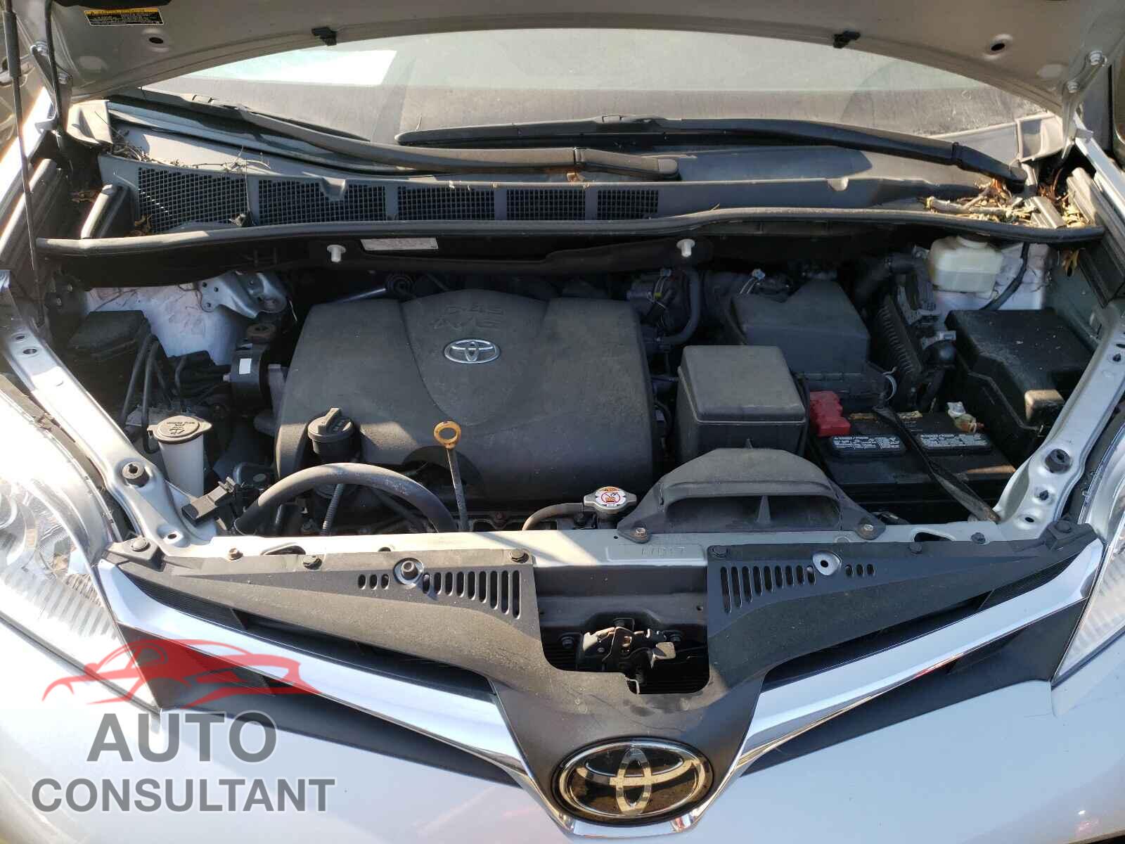 TOYOTA SIENNA 2019 - 5TDKZ3DC1KS973473