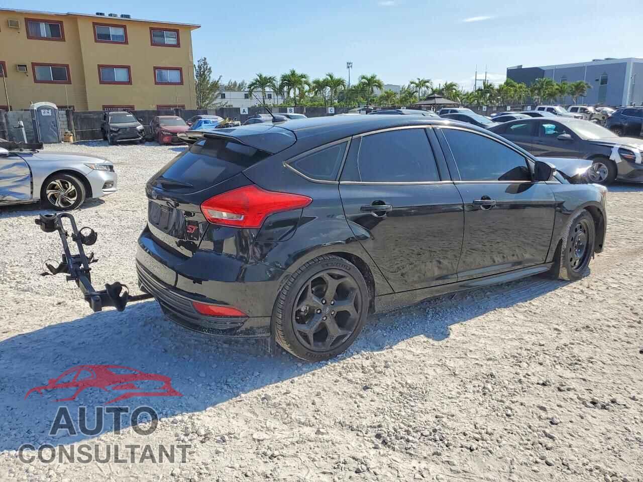 FORD FOCUS 2017 - 1FADP3L96HL298210